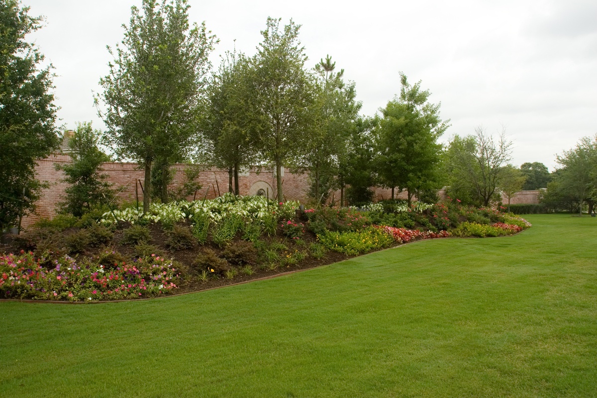 backyard garden and trees done by Lawn Connections